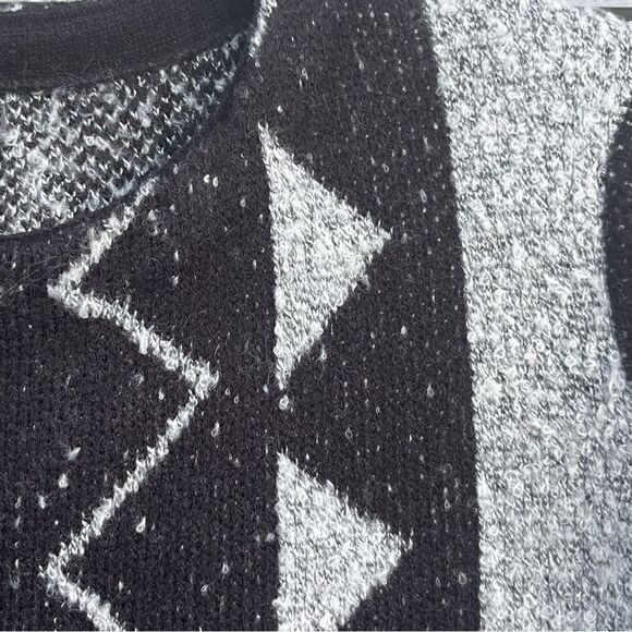 CHELSEA & Theodore Sweater Jacket Black and White Aztec Snap Front Women's PS - Picture 4 of 6
